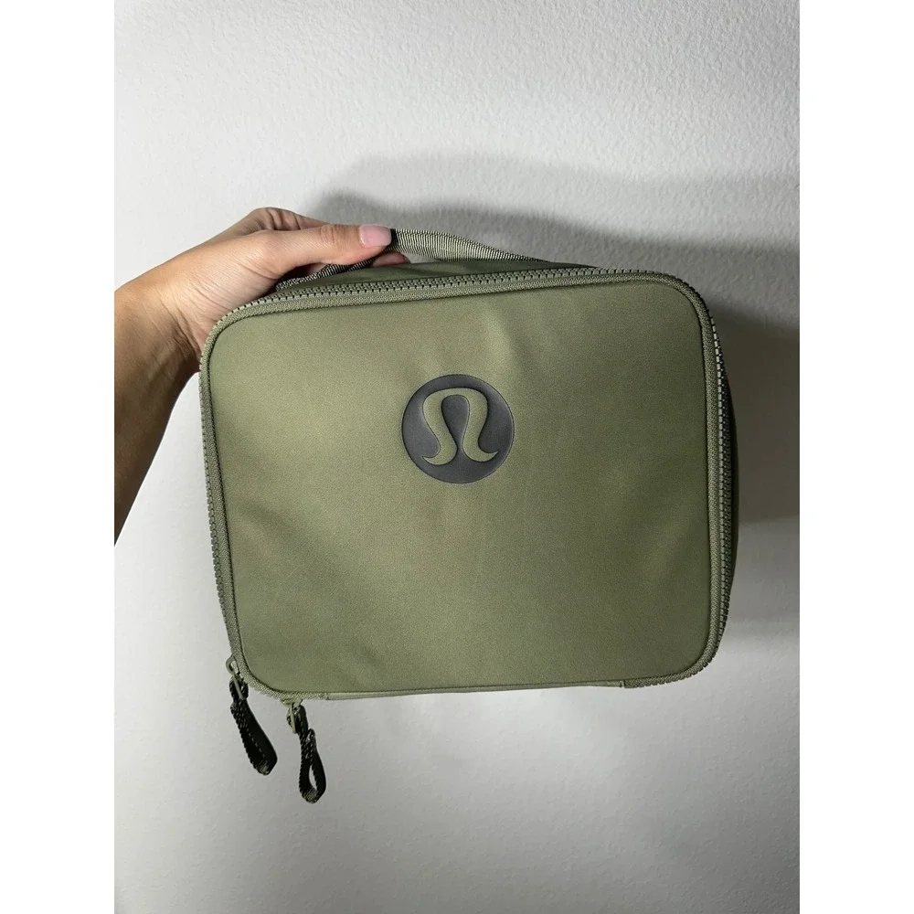 Lululemon New Crew Lunch Box 3.5L olive Green Insulated Cooler Bag Logo Zip Case